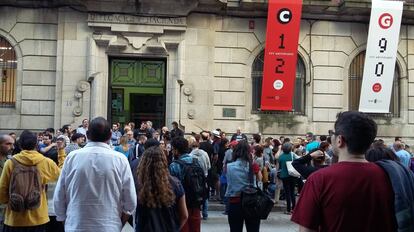 Concentraci&oacute;n de protesta a las puertas del CGAI en A Coru&ntilde;a este mi&eacute;rcoles.