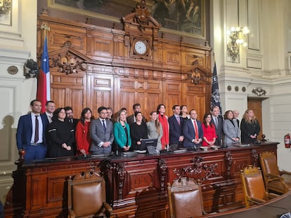La comisión de expertos en una fotografía compartida en redes sociales por Antonia Rivas, integrante del organismo, este martes en Santiago.