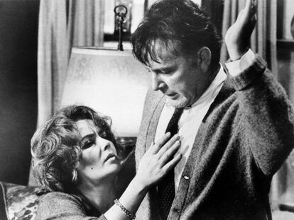 Elizabeth Taylor y Richard Burton en una imagen de <i>¿Quién teme a Virginia Woolf?,</i> <b>en 1966.</b>