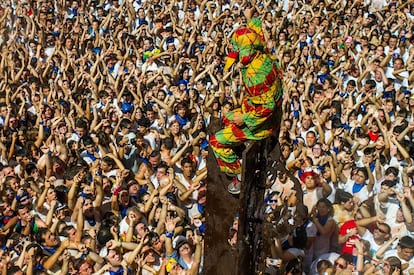 El 27 de agosto, en el marco de las fiestas patronales de san Atiliano (del 27 de agosto al 1 de septiembre), la localidad de Tarazona celebra el día del Cipotegato: cuando las campanas del reloj consistorial dan las doce, este personaje, una especie de bufón con traje arlequinado, sale por la puerta del Ayuntamiento, donde es recibido con una lluvia de tomates; una intensa granizada de frutos maduros que acaba en batalla campal entre los presentes. Más información: <a href="http://www.tarazona.es/tu-ciudad/descubre-tarazona/el-cipotegato" target="_blank">tarazona.es</a>