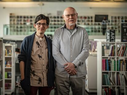 Rafael Mondragón y Carlos Illades en la librería Rosario Castellanos de Ciudad de México.