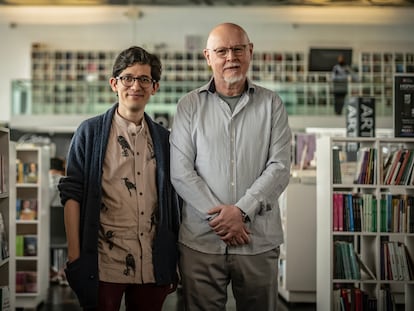 Rafael Mondragón y Carlos Illades en la librería Rosario Castellanos de Ciudad de México.