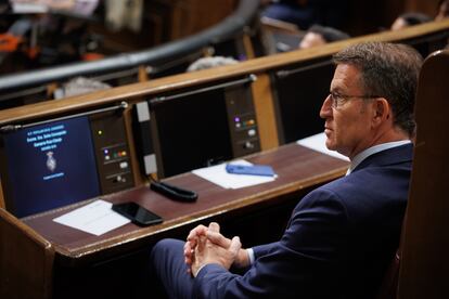 Alberto Núñez Feijóo, durante la intervención del presidente de Colombia, Gustavo Petro, en el Congreso de los Diputados, este miércoles.