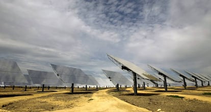 Imagen de una planta solar de Abengoa.