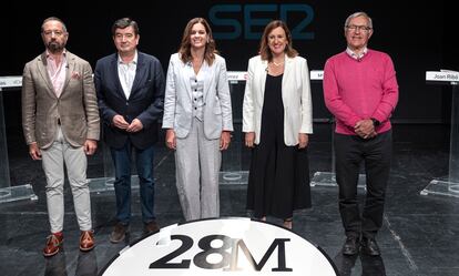 De izquierda a derecha, los candidatos de Vox, Juan Manuel Badenas; de Ciudadanos, Fernando Giner; del PSPV, Sandra Gómez; del PP, María José Català, y el alcalde de Valencia, Joan Ribó, de Compromís.