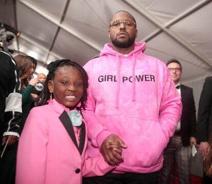 La hija de Schoolboy Q. también lució el traje rosa de Gucci. Toda una sensación en la moda infantil de los Grammy.
