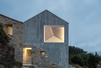 Vivienda rehabilitada en Muros (A Coruña).