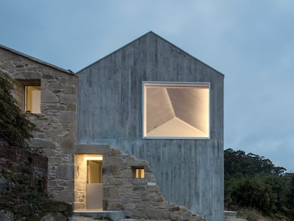 Vivienda rehabilitada en Muros (A Coruña).