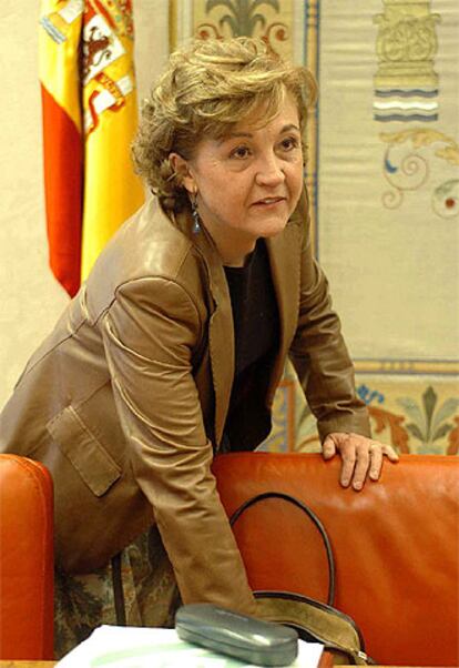 La directora general de RTVE, Carmen Caffarel, antes de comparecer hoy en la Comisión de Control de RTVE.