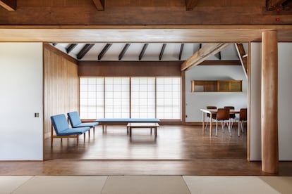 Interior de la Casa-Paraguas de Shinohara reconstruida en Alemania.