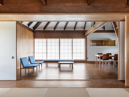 Interior de la Casa-Paraguas de Shinohara reconstruida en Alemania.