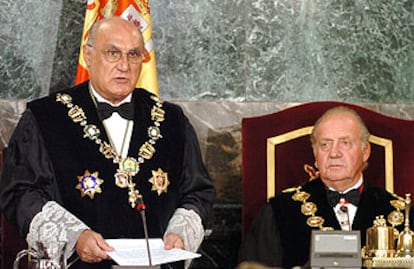 El presidente del Tribunal Supremo, Francisco José Hernando, pronuncia, en presencia del Rey, el discurso de apertura del año judicial.