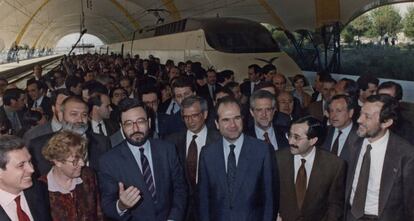 El vicepresidente en 1992, Narcís Serra, encabezó la comitiva que viajó en el primer AVE a Sevilla.