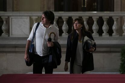 Laura Borras acompañada del diputado de Junts Francesc de Dalmases.