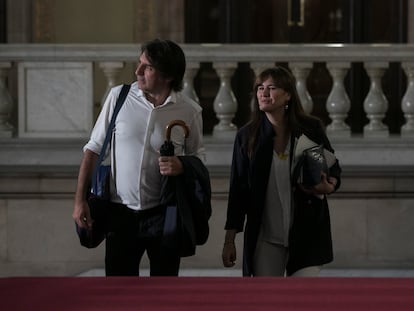 Laura Borras acompañada del diputado de Junts Francesc de Dalmases.