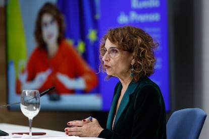 La vicepresidenta primera del Gobierno y ministra de Hacienda, María Jesús Montero, comparece ante los medios tras la reunión del Consejo de Política Fiscal y Financiera (CPFF) este miércoles en Madrid.