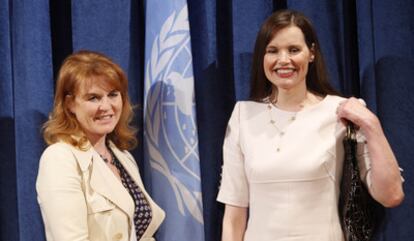 Sarah Ferguson, a la izquierda, junto a la actriz Geena Davis, el martes en la ONU.