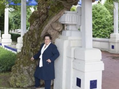 Pilar García Negro, en el parque Rosalía de Castro de Lugo.