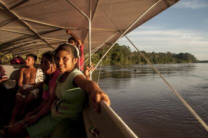 Para muchos jóvenes de las comunidades achuar, Tapiatpia es una forma de representar la esperanza de todo un pueblo. Esperanza de mantener su territorio libre de explotación petrolera, contaminación y tala de bosques. El sueño se pasa de generación en generación y son los jóvenes los que mantendrán vivo el proyecto de Kara Solar.