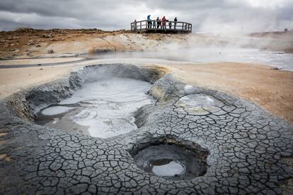 El extraño campo geológico de Namafjall Hverir, cercano al lago Myvatn.