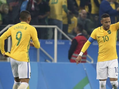 Neymar comemora gol do Brasil contra a Colômbia.