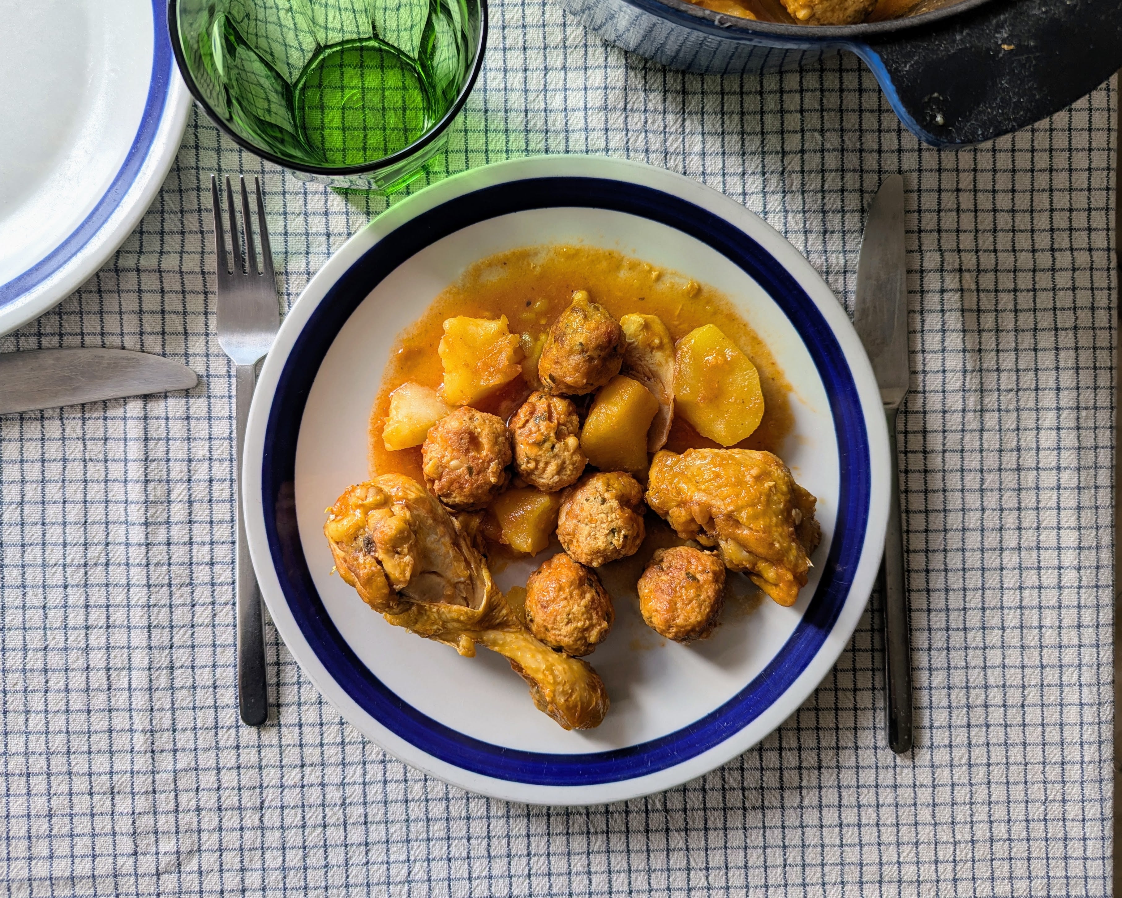 Guiso de pava o pollo con pelotas, una receta murciana para celebrar en familia
