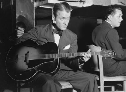 El guitarrista Eddie Condon, durante una actuación en octubre de 1946 en Nueva York (Colección WILLIAM P. GOTTLIEB/ Biblioteca del Congreso).