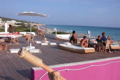 Terraza de Flipper y Chiller, en la playa de Migjorn (Formentera).