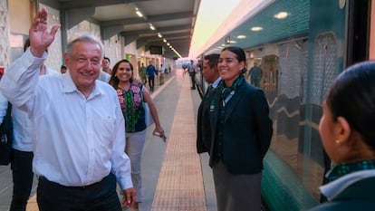 Andrés Manuel López Obrador durante su gira en el tren maya, en abril de 2024.