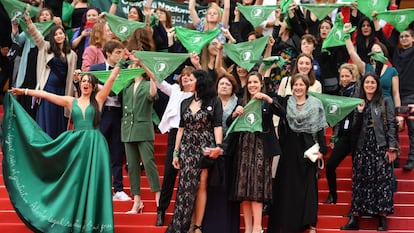 Protesto em Cannes de ativistas argentinas pela despenalização do aborto em seu país, no sábado passado.