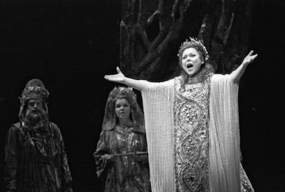 Renata Scotto interpretando 'Norma' en el Metropolitan Opera en septiembre de 1981.