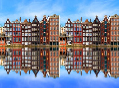 La arquitectura típica de las casas de Ámsterdam (Holanda).