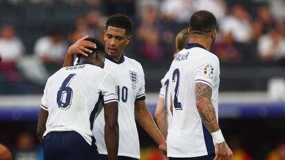 Jugadores de la selección inglesa durante el partido contra Dinamarca.