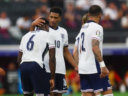 Jugadores de la selección inglesa durante el partido contra Dinamarca.