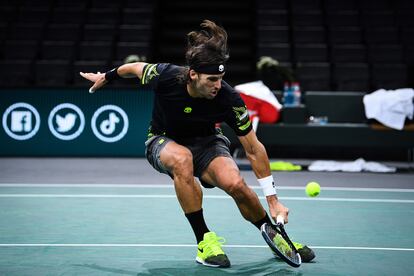 Feliciano volea durante el partido contra Nadal.