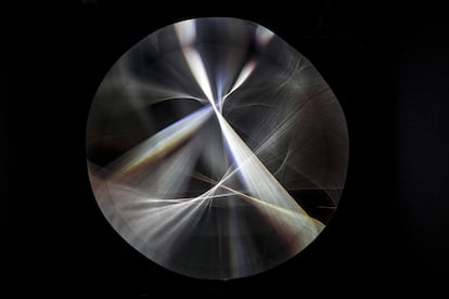 Julio Le Parc, 'Continuel Lumière Cylindre' (cilindro de luz continua), 1962-­‐2012. Cortesía de la artista y de Bugada & Cargnel, Paris. Colección Pinault.