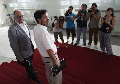 El director del Zinemaldia, José Luis Rebordinos (izquierda), junto a Iñigo Arteche, de la consultora Ikertalde, antes de la presentación del informe.