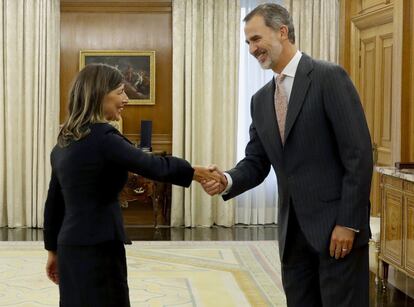 El rey Felipe VI recibe en audiencia a la diputada de Galicia en Común, Yolanda Díaz. Tras la reunión Yolanda apuntó que le consta la gran preocupación del PSOE, porque la incertidumbre es máxima.