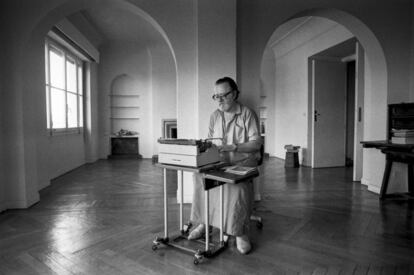 El escritor chileno José Donoso, en 1980.
