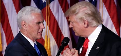 El presidente electo de EE UU, Donald Trump (a la derecha), junto al vicepresidente electo, Mike Pence.