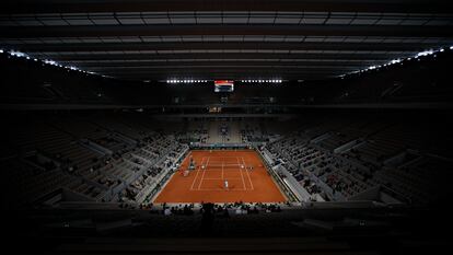 Spain's Rafael Nadal, near side, plays a shot against Italy's Stefano Travaglia in the third round match of the French Open tennis tournament at center court Philippe Chatrier at the Roland Garros stadium in Paris, France, Friday, Oct. 2, 2020. (AP Photo/Alessandra Tarantino)