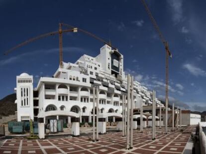 Un aspecto del hotel El Algarrobico, en Cabo de Gata.