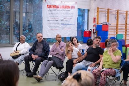 La asamblea semanal del Sindicato de Inquilinas de Barcelona, en la escuela Drassanes, el viernes 4 de octubre.