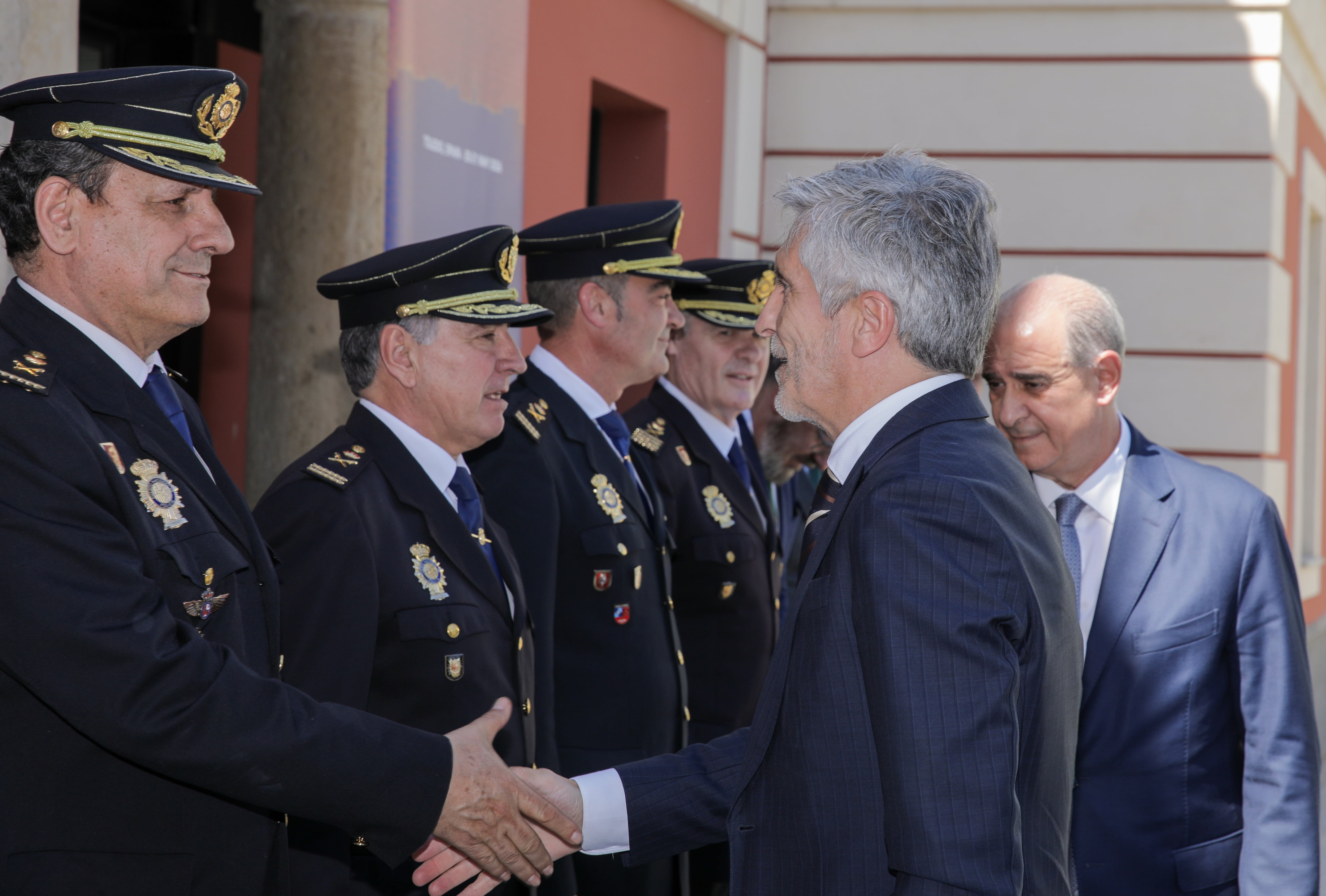 Marlaska exige al director de la Policía que aclare si la Policía tiene información de que Marruecos estuvo tras el asalto masivo a Ceuta