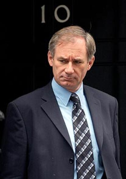 Geoff Hoon, ayer, a la salida de una reunión con Tony Blair.
