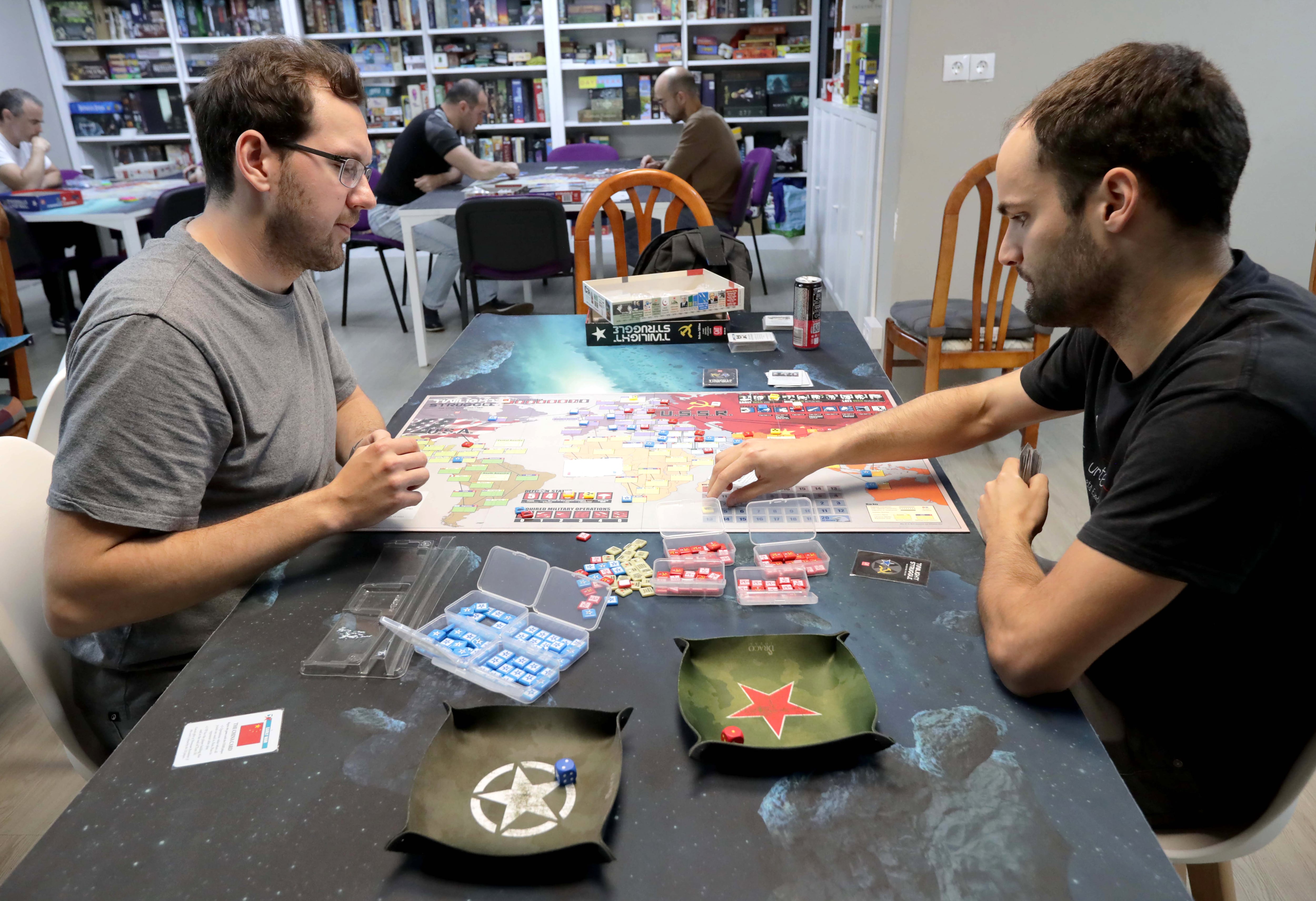 Vitoria recrea la Guerra Fría en un juego de mesa que ya es un clásico