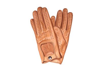 La firma parisina Causse Gantier ofrece atractivos guantes que podemos usar para nuestro paseo en bici. Un ejemplo son estos guantes de piel de cordero a la venta por 235 euros.