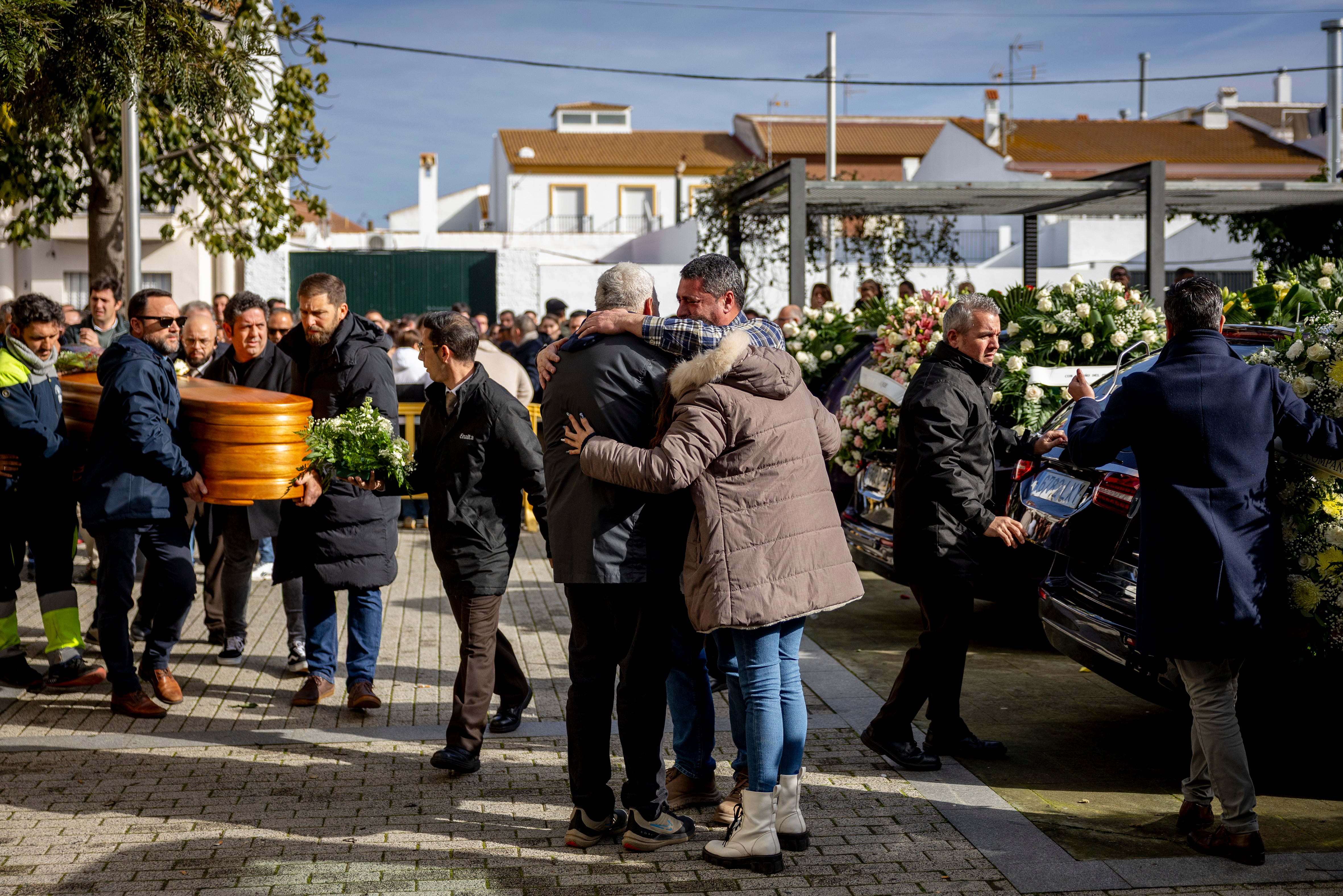 Una imagen del funeral en Aljaraque por cuatro fallecidos en el accidente de Adamuz. 