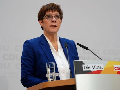 Annegret Kramp-Karrenbauer renuncia a la presidencia de la CDU.