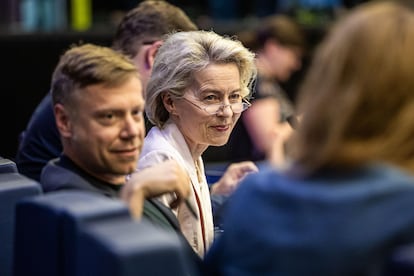 Ursula von der Leyen asiste a una reunión del grupo de la Izquierda Unitaria Europea e Izquierda Verde Nórdica en el Parlamento Europeo en Estrasburgo (Francia), el 15 de julio.